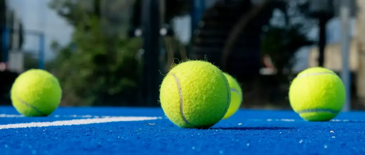 afbeelding van een aantal goede padelballen