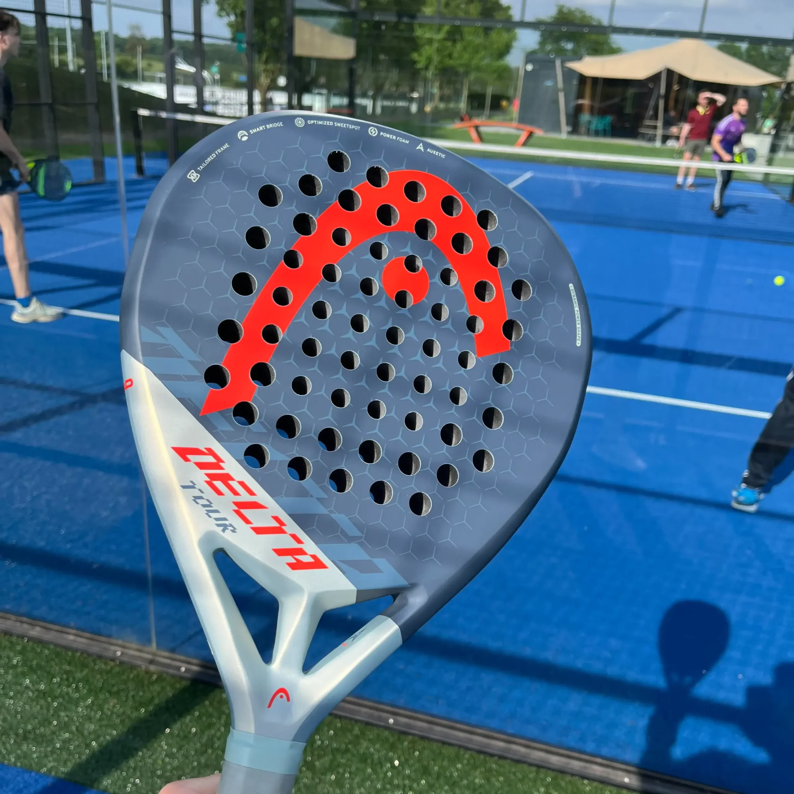 drukbezochte padel baan